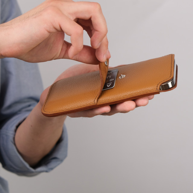 Чехол-кармашек для телефона, вертикальный, светло-коричневый