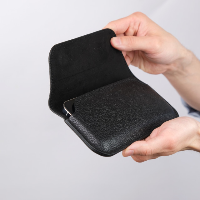 Кожаный чехол-кошелек для телефона черный