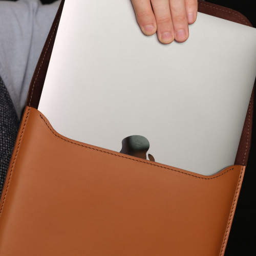 Кожаный чехол для MacBook светло коричневый  вертикальный горизонтальный 