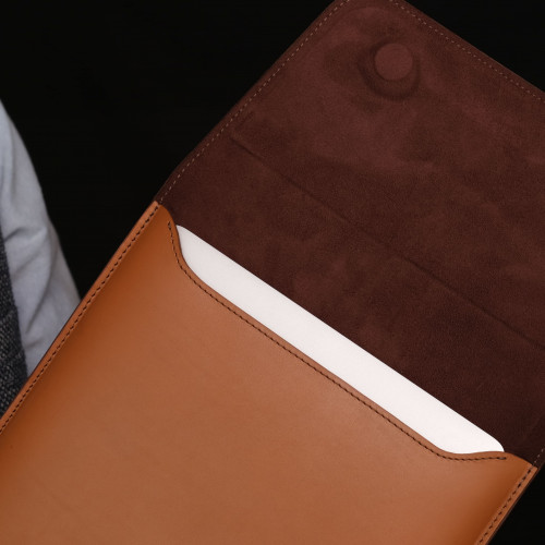 Кожаный чехол для MacBook светло коричневый  вертикальный горизонтальный 