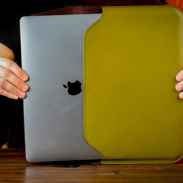 Чехол из натуральной кожи для MacBook оливковый