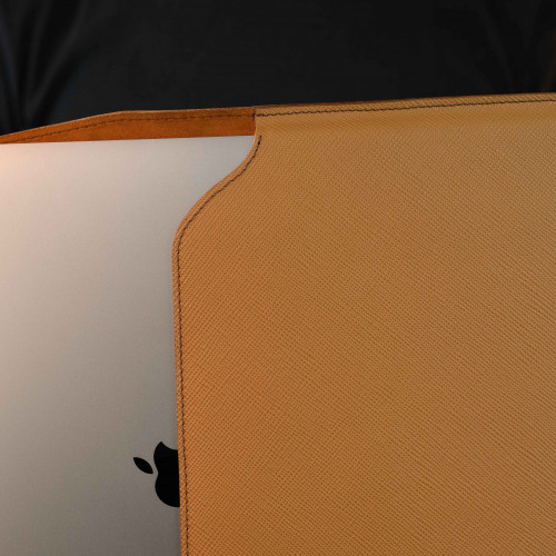 Чехол из натуральной кожи для MacBook коричнево-бежевый