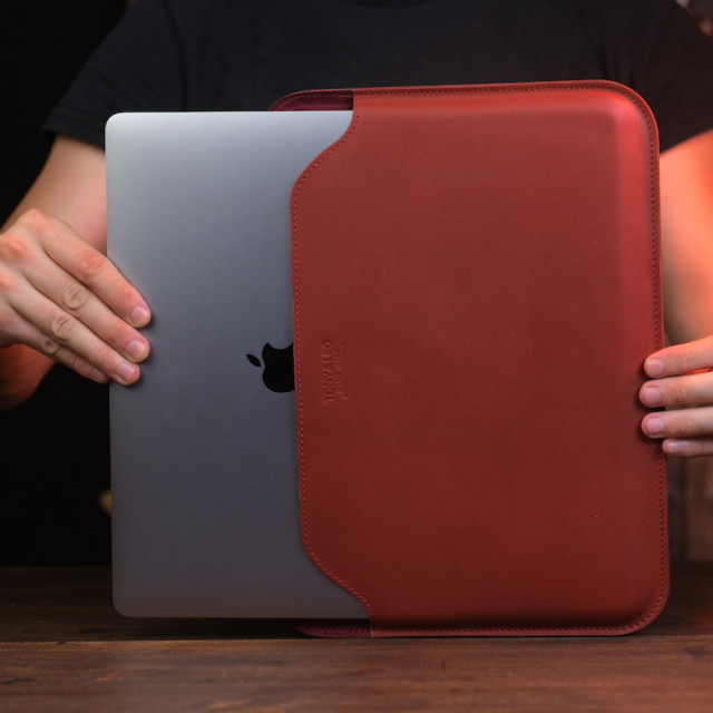 Чехол из натуральной кожи для MacBook красно-оранжевый