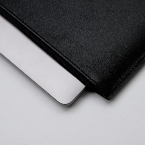 Чехол из натуральной кожи для MacBook черный, с молнией