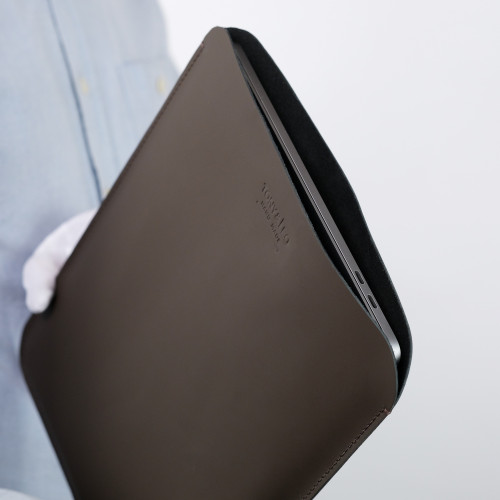 Кожаный чехол для MacBook коричневый горизонтальный 