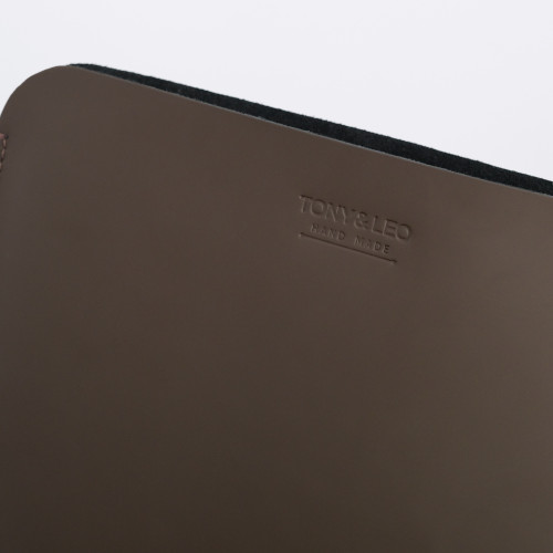 Кожаный чехол для MacBook коричневый горизонтальный 