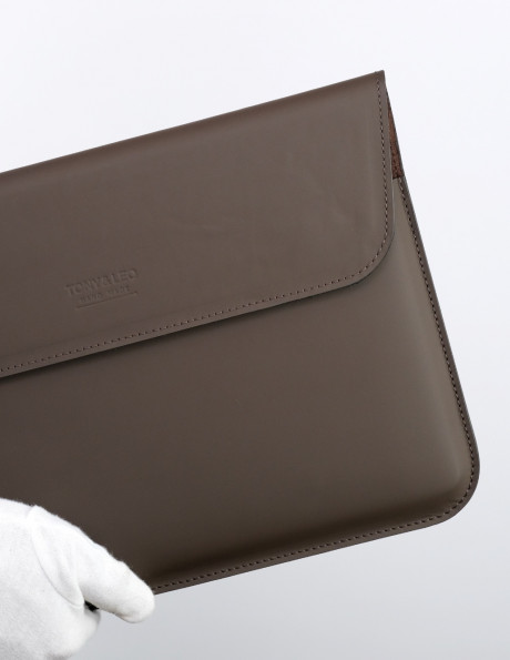 Чехол Macbook Moderna Soft темно коричневый 
