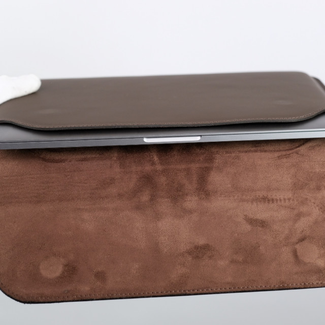 Чехол из натуральной кожи для MacBook темно-коричневый