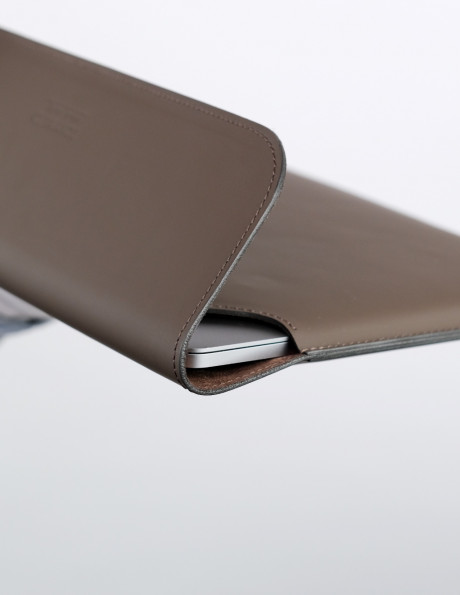 Чехол MacBook Moderna Soft темно-коричневый 