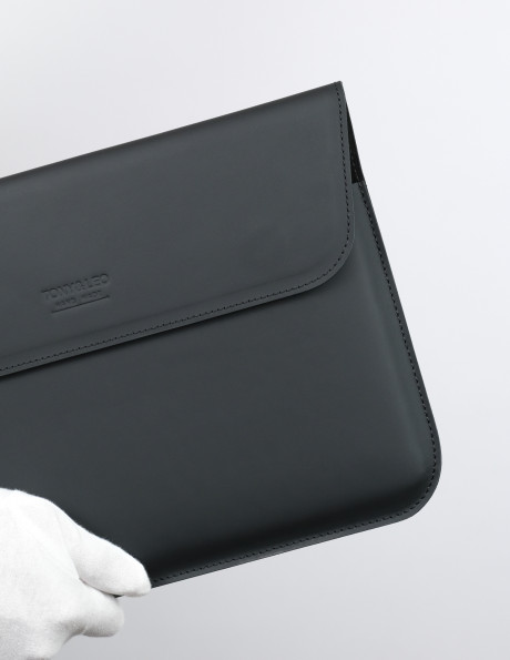 Чехол Macbook Moderna Soft черный 