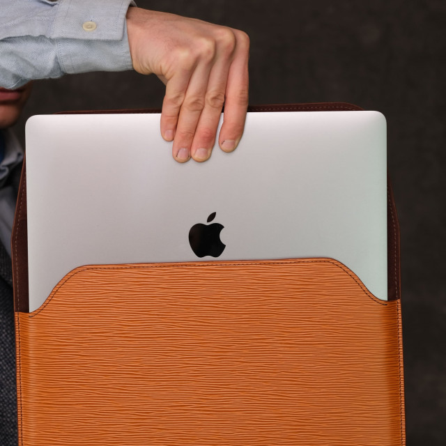 Чехол из натуральной кожи для MacBook рыжий