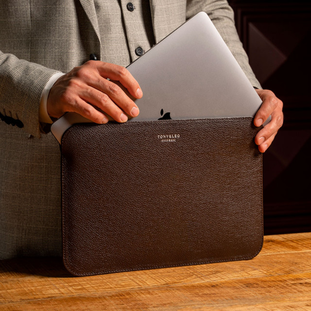 Чехол для MacBook Pro 14, горизонтальный, темно-коричневый